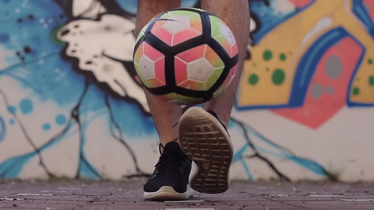 Juggling Soccer Ball: Learn How To and Tips & Tricks