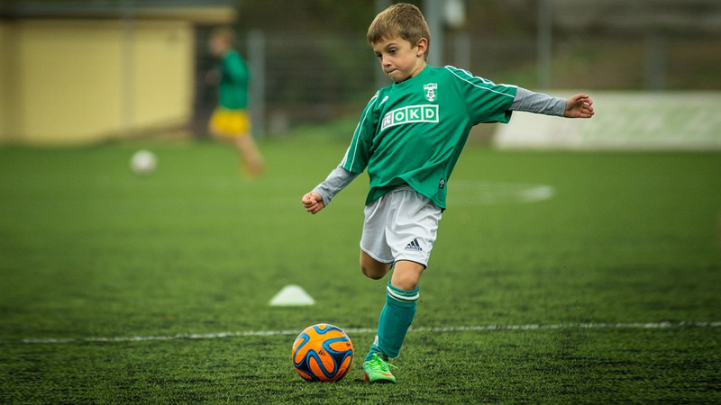 Wie man einen Fußball Knuckle 